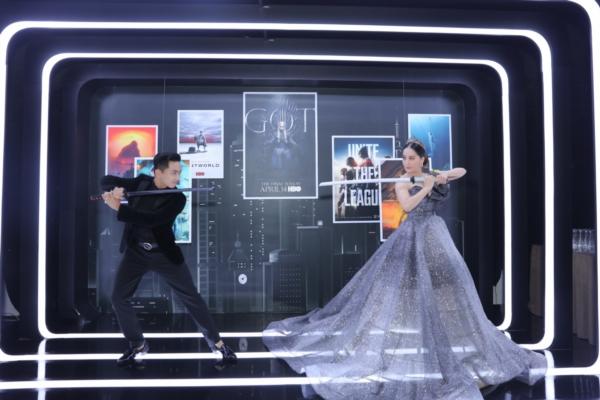 Elly Trần chơi lớn, đi dự sự kiện thôi cũng múa tay cosplay thành Mẹ Rồng của Game of Thrones-13