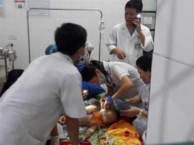 Bé gái 22 tháng tuổi bị chó hàng xóm sổng chuồng cắn tử vong