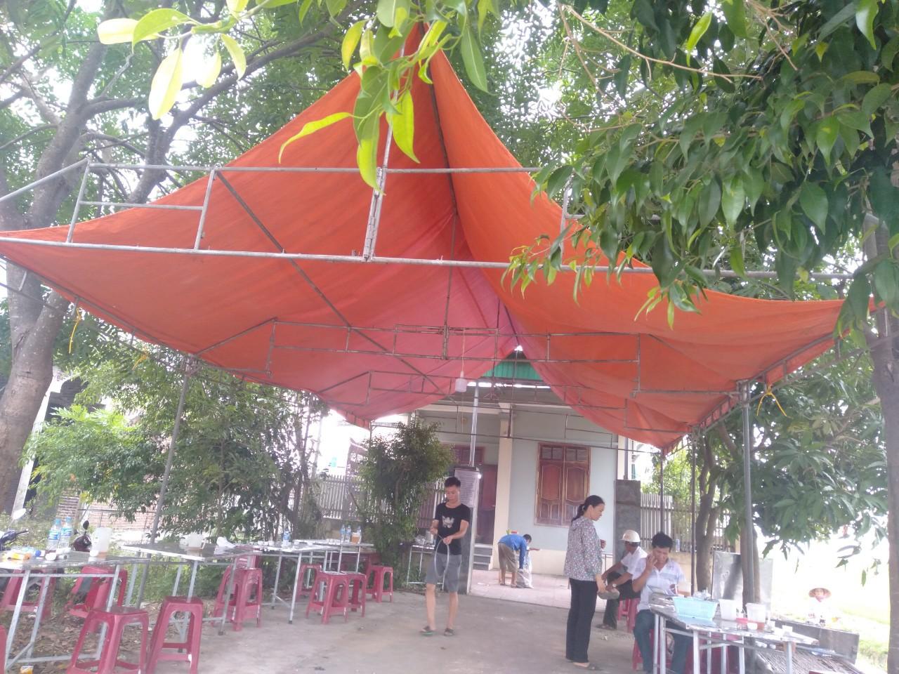 Đám tang đẫm nước mắt của nữ nhân viên bán xăng bị sát hại: Hai đứa con trai ngơ ngác tìm mẹ-6