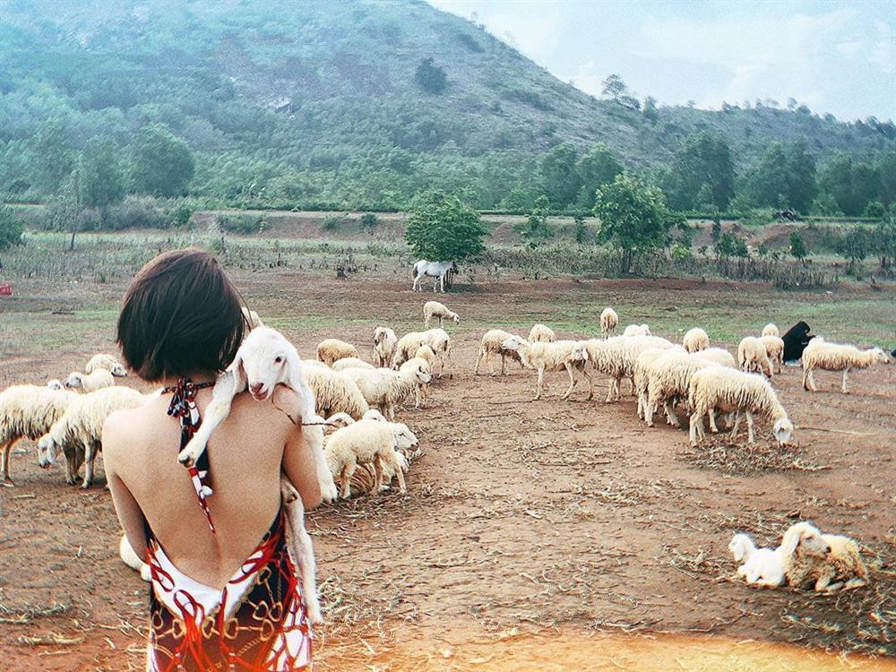 Á hậu Thanh Tú lườm trách đàn chị Tú Anh vì không báo trước để biết đường làm đẹp-10