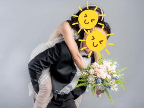 Bạn trai gửi 2 tấm ảnh cưới 'ôm ấp' gái lạ, cô gái 'sôi tiết' nhờ dân mạng bày cách xử lý