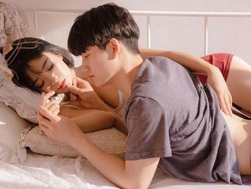 Từ đỉnh núi rớt bịch xuống đất khi đọc trộm tâm sự chuyện phòng the của vợ với bạn thân-3