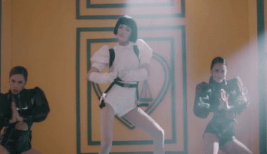 Hiền Hồ gây tranh cãi vì màn lột áo, nhảy nhót sexy trên bàn chủ tọa-1