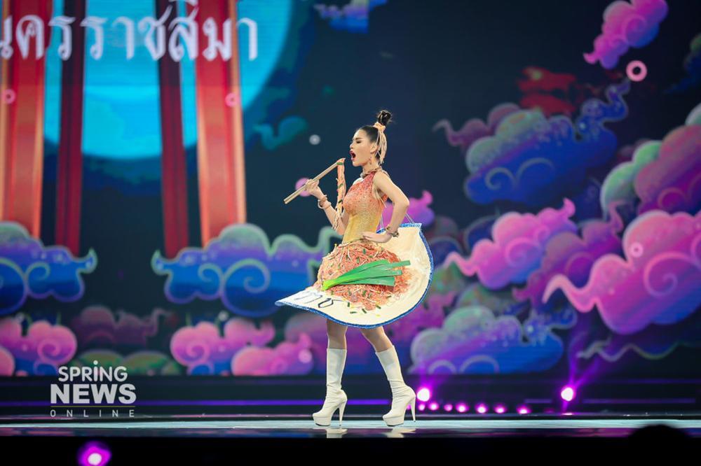 Thật như đùa ở Thái: Mỹ nữ quàng nải chuối lên người đi thi hoa hậu!-2