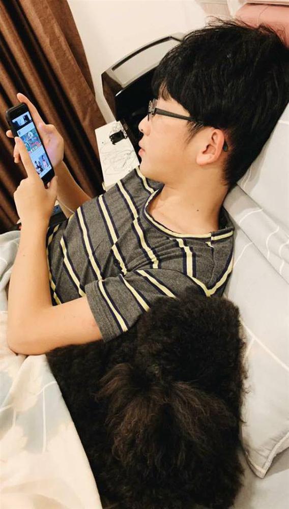 BẤT NGỜ CHƯA: Lâu lâu không lên sóng mà em trai Á hậu Huyền My đã có màn dậy thì trên cả thành công rồi đây-3