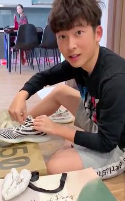 BẤT NGỜ CHƯA: Lâu lâu không lên sóng mà em trai Á hậu Huyền My đã có màn dậy thì trên cả thành công rồi đây-5