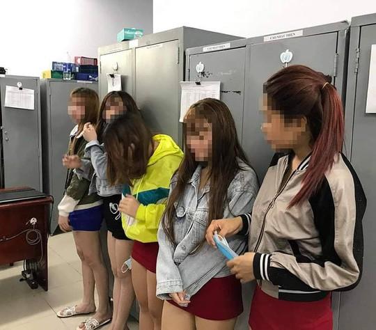 Dịch vụ phục vụ như vua có giá 13 triệu đồng của cơ sở massage Điêu Thuyền quái đản thế nào?-1