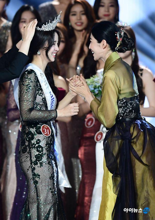 Không xấu như mọi năm, tân Hoa hậu Hàn Quốc 2019 lộ diện đẹp ngỡ ngàng không thua kém idol Kpop-1