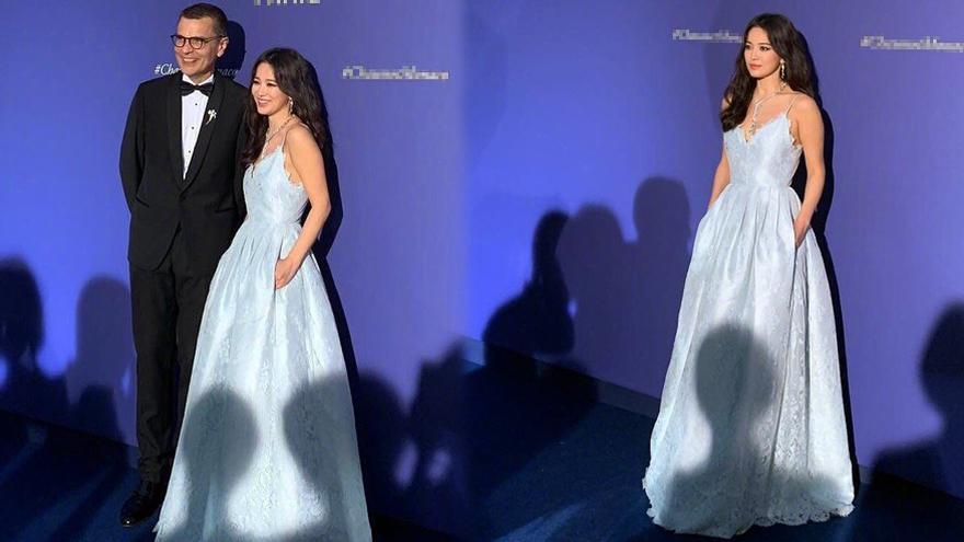 Giữa tâm bão ly hôn, Song Hye Kyo xuất hiện rạng rỡ, diện váy khoét sâu khoe vòng 1 táo bạo-3