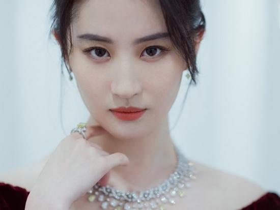 Bất chấp chê bai, 'Thần tiên tỷ tỷ' Lưu Diệc Phi vẫn đẹp ngây ngất mỗi lần xuất hiện