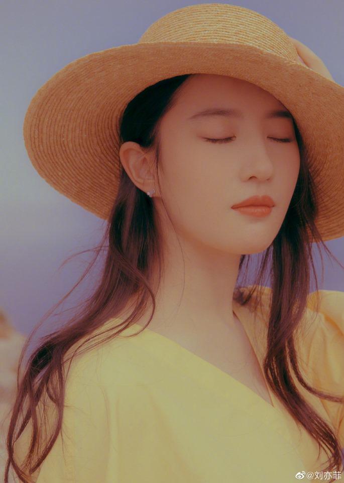 Bất chấp chê bai, Thần tiên tỷ tỷ Lưu Diệc Phi vẫn đẹp ngây ngất mỗi lần xuất hiện-15