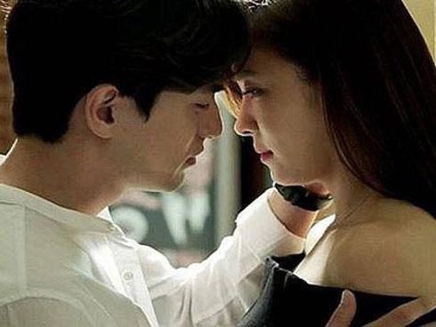 Lỡ dại lên giường với bạn thân, câu đầu tiên sau khi tỉnh dậy khiến tôi té ngửa