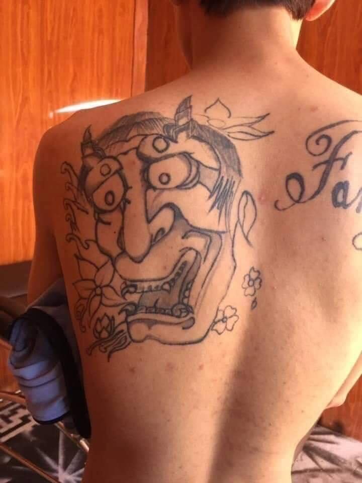 Chuyện thanh niên nhờ bạn xăm mặt quỷ để đi đòi nợ rồi nhận cái kết ê chề hút 6 nghìn lượt like xôn xao mạng xã hội-2