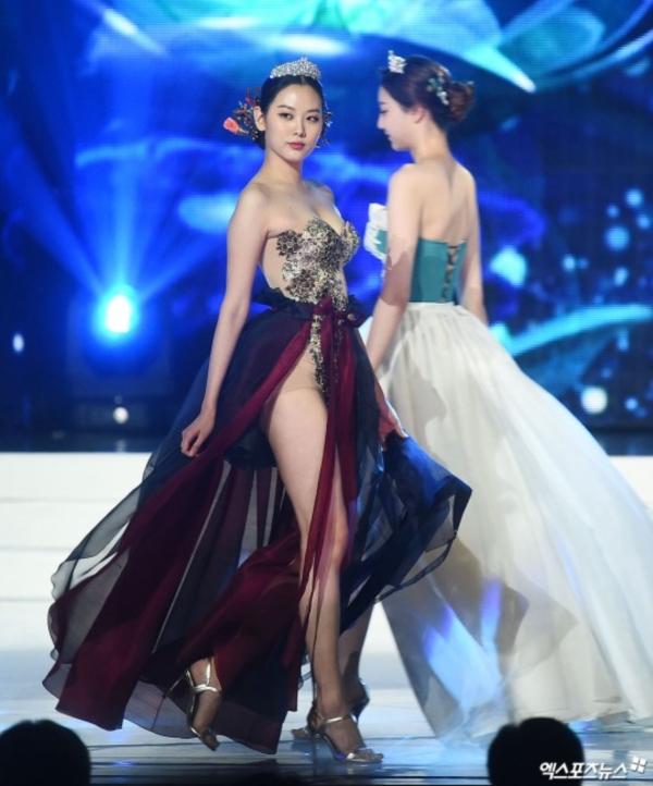 Diện hanbok theo kiểu khoe thân, Top 6 Hoa hậu Hàn Quốc 2019 bị ném đá không trượt phát nào-3