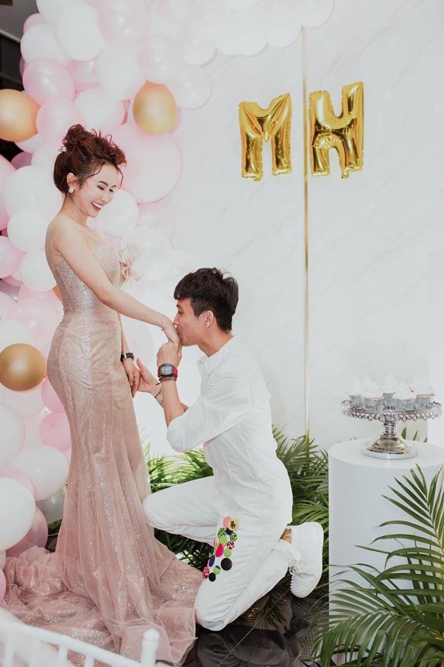 Muốn biết đẳng cấp đại gia phải nhìn Minh Nhựa: Tổ chức tiệc kỉ niệm ngày cầu hôn vợ cũng linh đình như tiệc cưới-1