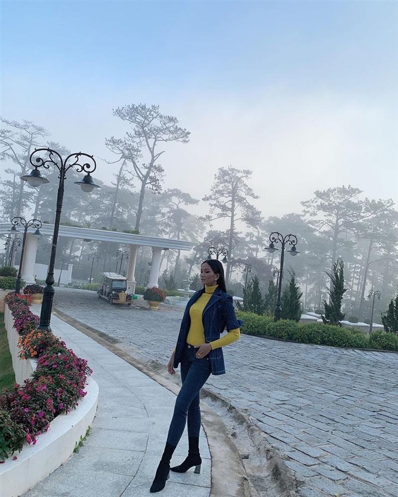 Bản tin Hoa hậu Hoàn vũ 12/7: HHen Niê lên đồ xuất sắc chặt nguyên dàn giai nhân chưng diện sexy-1