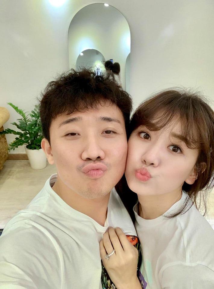 Kỷ niệm 3 năm ngày cầu hôn: Hari Won phán chồng bị điên - Trấn Thành tự nhận dại dột nên phải trả giá-7