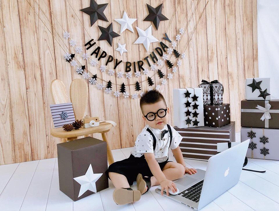 Mới ngày nào còn bé tí hon, hai quý tử nhà Tâm Tít khiến dân tình phát thèm khi ngày càng đẹp trai chuẩn hotboy-5