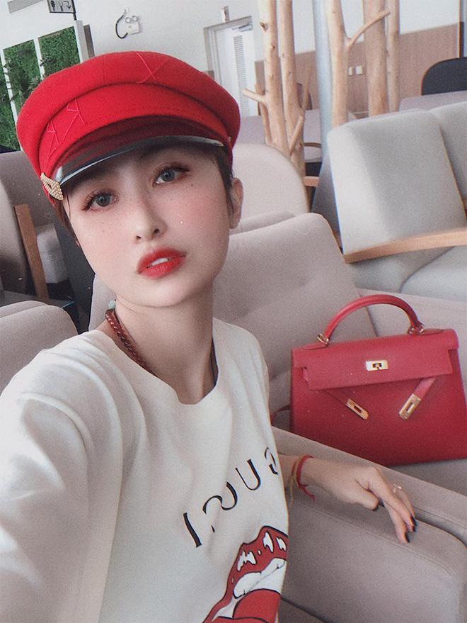 Đừng chỉ chú ý đến con gái 20 tuổi đáng yêu, vợ hai của thiếu gia Minh Nhựa cũng đẹp mê mẩn như gái 18 thế này cơ mà-11