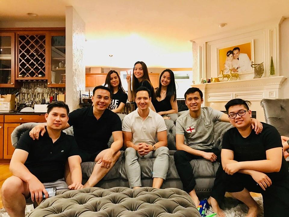 Ngồi lên bàn lại còn đặt chân lên ghế, Hồ Ngọc Hà - Kim Lý bị chê thiếu ý thức khi du ngoạn nước Mỹ-3