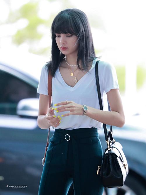 Lisa khoe vũ đạo bốc lửa nhưng khiến fan lo lắng về body da bọc xương-2