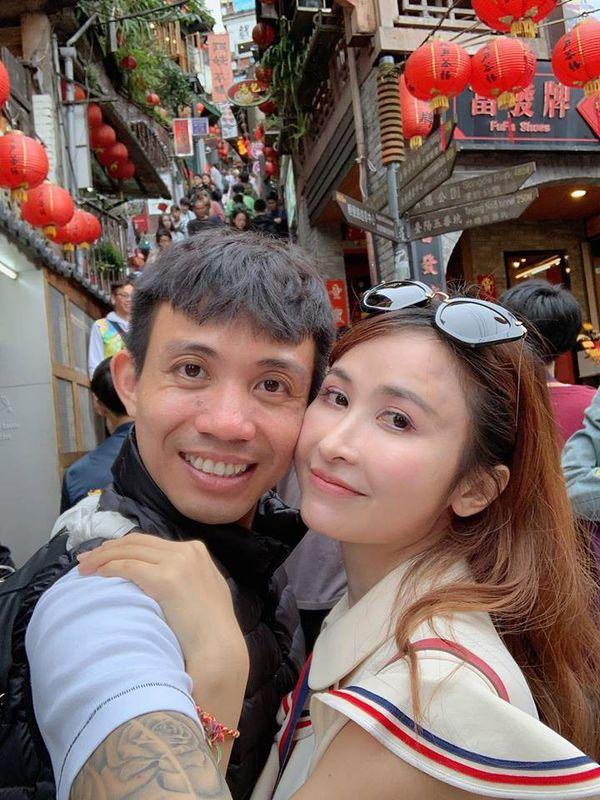 Trong lúc Minh Nhựa đang say đắm với vợ 2 thì người vợ đầu, cũng là mẹ ruột của cô con gái Rich Kid, đang làm gì?-1