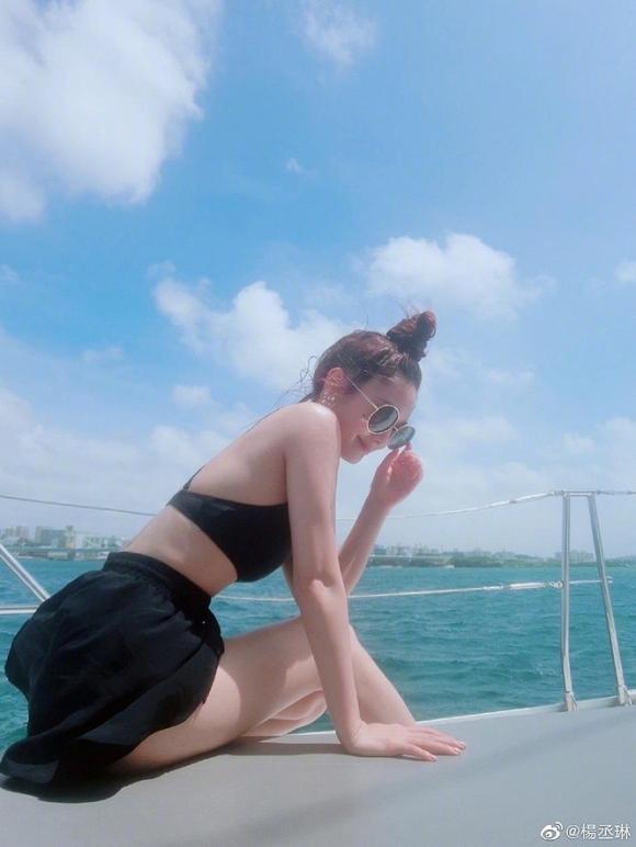 Dương Thừa Lâm diện bikini khoe thân hình nóng bỏng ở tuổi 35 sau khi nhận nhẫn kim cương khủng-3