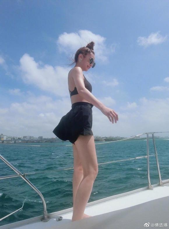 Dương Thừa Lâm diện bikini khoe thân hình nóng bỏng ở tuổi 35 sau khi nhận nhẫn kim cương khủng-4