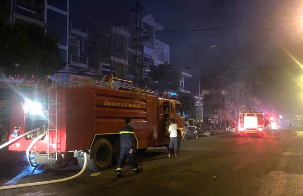 Cháy chợ kinh hoàng ở Đắk Lắk, gần 50 ki ốt thành tro-2