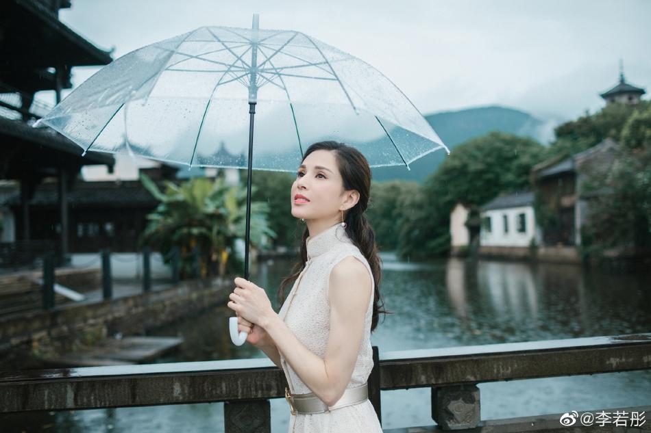 U50 Cô Cô Lý Nhược Đồng khiến fan loạn nhịp trước vẻ đẹp lão hóa ngược khác hẳn loạt ảnh nhăn nheo trước đó-9