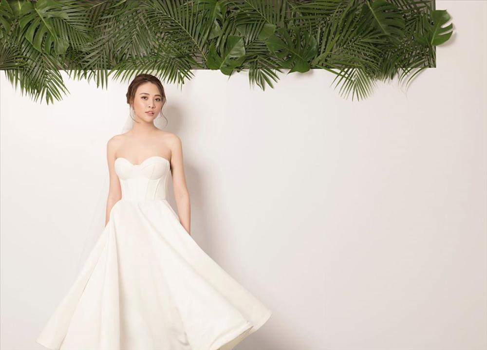 Ơn giời, chiếc váy gợi cảm nhất từ trước đến nay này mới là váy cưới chính thức của Đàm Thu Trang?-2