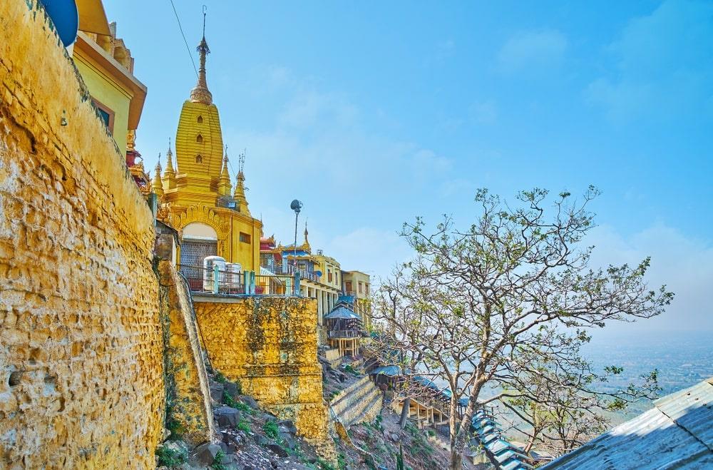 Độc đáo tu viện dát vàng giữa vùng đất mây vờn ở Myanmar-7