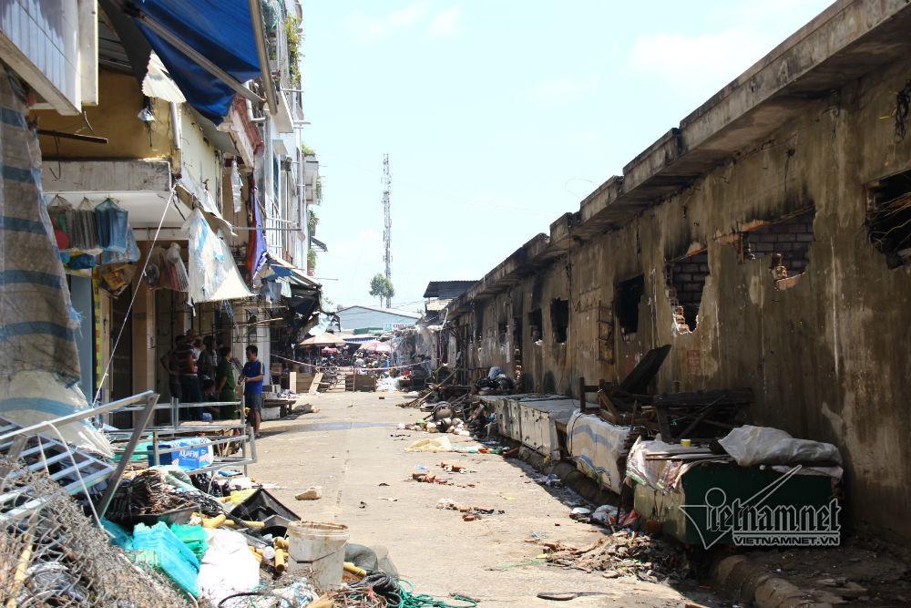 Hiện trường 45 ki ốt cháy thành tro, tiểu thương điêu đứng-2