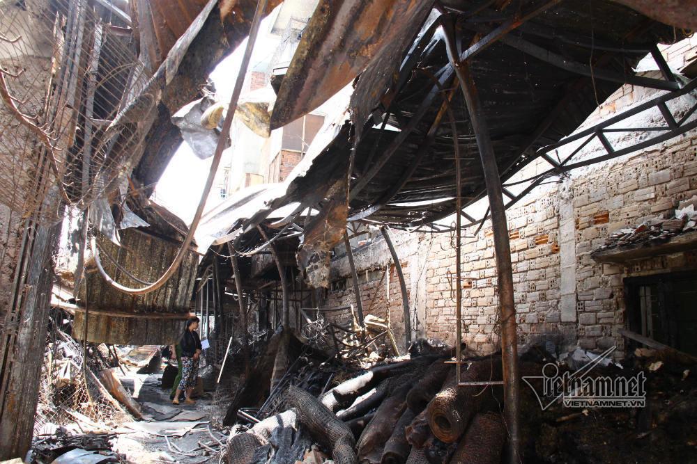 Hiện trường 45 ki ốt cháy thành tro, tiểu thương điêu đứng-3