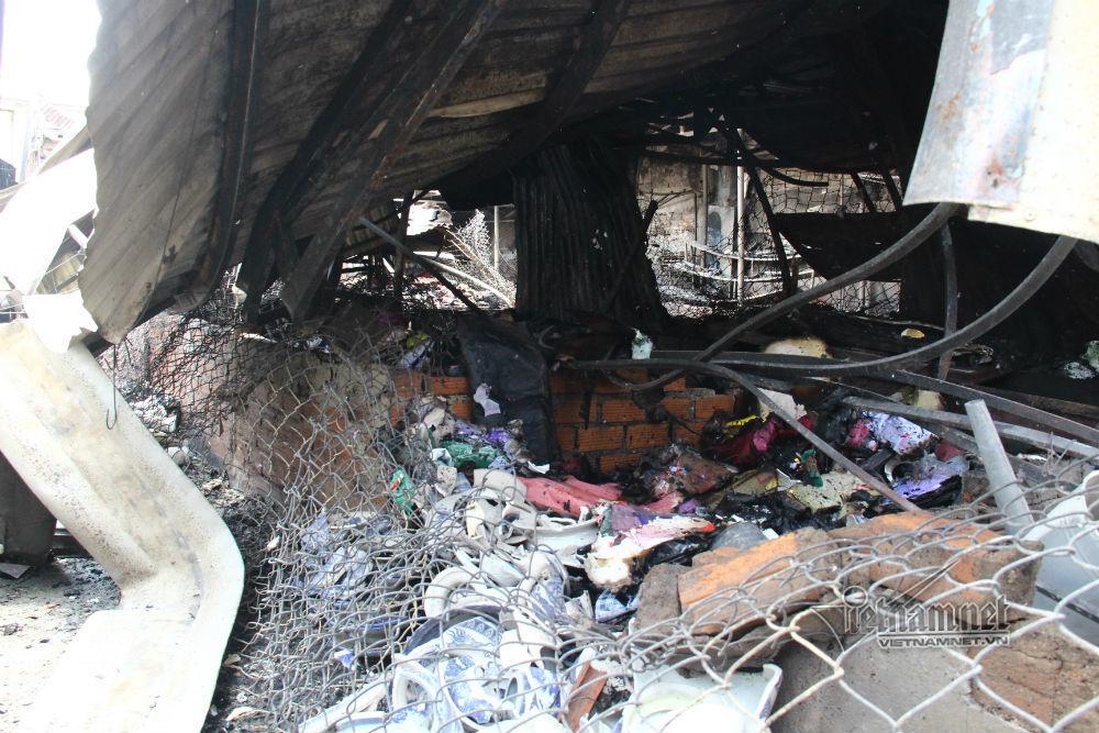 Hiện trường 45 ki ốt cháy thành tro, tiểu thương điêu đứng-4