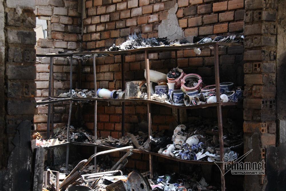 Hiện trường 45 ki ốt cháy thành tro, tiểu thương điêu đứng-6