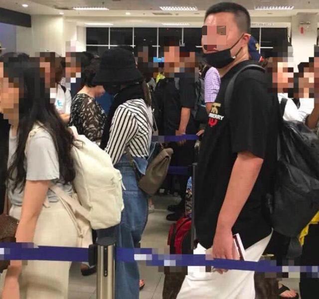 Triệu Lệ Dĩnh xuất hiện gầy gò, bơ phờ sau ồn ào hôn nhân rạn nứt-1