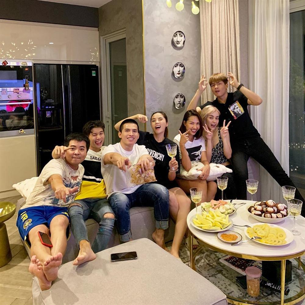 Lê Phương lộ thân hình to gấp đôi Ngân Khánh khi bước vào tháng cuối thai kỳ-7