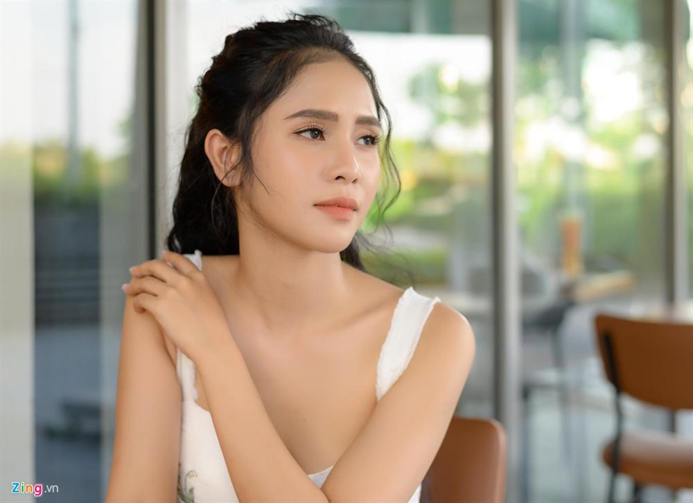 Tuổi thơ nghèo khó, mẹ bán rau nuôi 8 người ăn của ngọc nữ Bolero-1