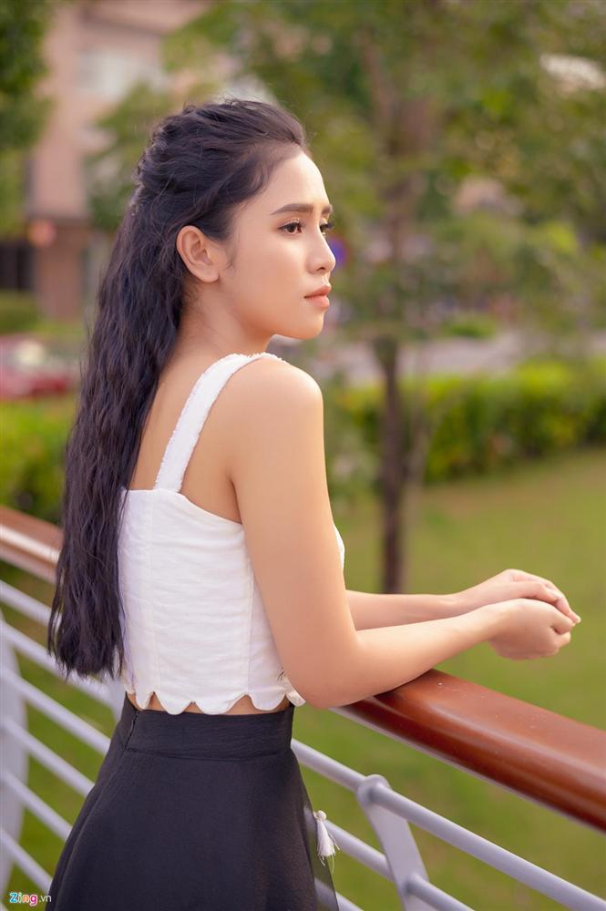 Tuổi thơ nghèo khó, mẹ bán rau nuôi 8 người ăn của ngọc nữ Bolero-2