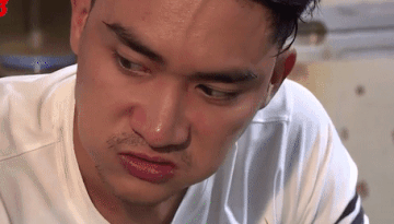 Người mẫu bị chỉ trích vì trừng mắt lườm đồng đội tại Cuộc đua kỳ thú-1