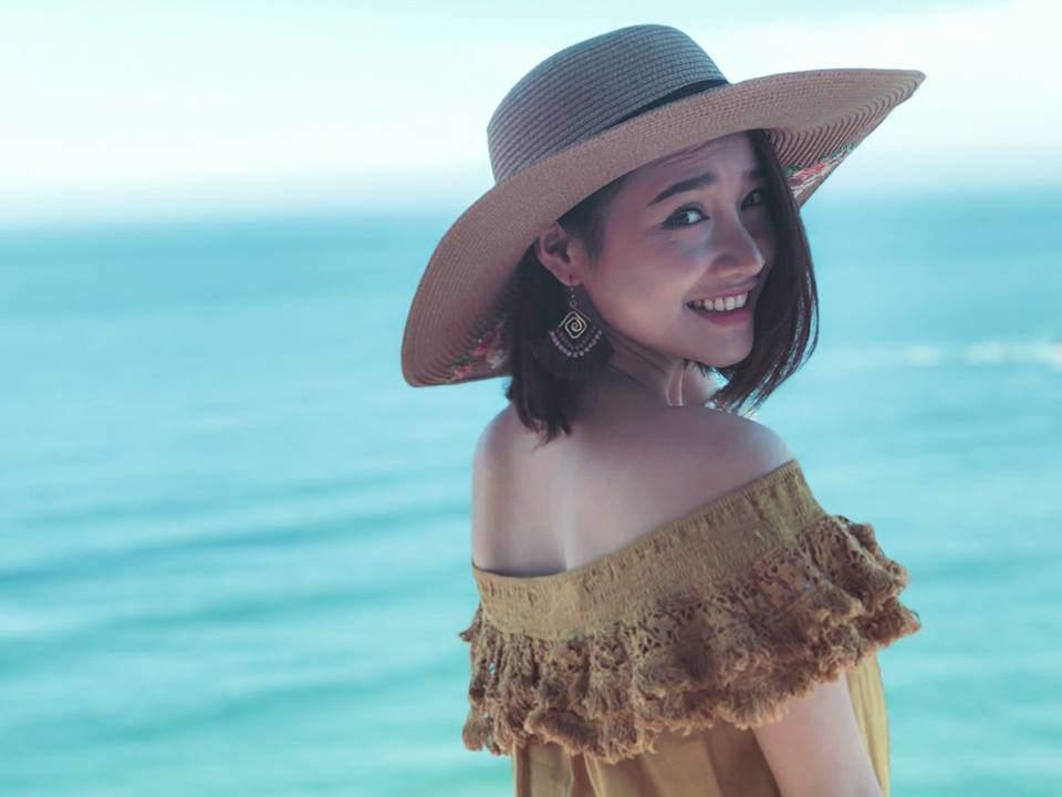 Nổi tiếng là gái ngoan, nhưng mỗi lần diện đồ khoe eo, Nhã Phương lại gây sốt-8