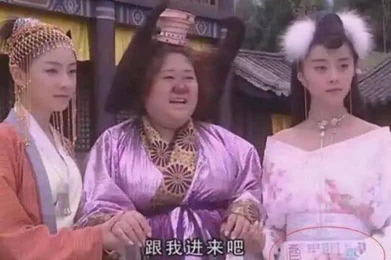 Những hạt sạn siêu to siêu khổng lồ khiến khán giả không thể nhịn cười trong phim cổ trang-10