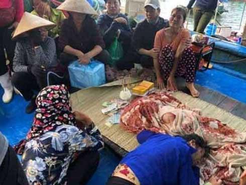 Thi thể bốc mùi hôi thối trong căn nhà khóa cửa-3