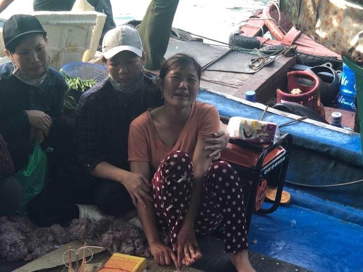 Tìm thấy thi thể bé trai 4 tuổi rơi xuống biển Hạ Long, bà và mẹ quỵ ngã-2