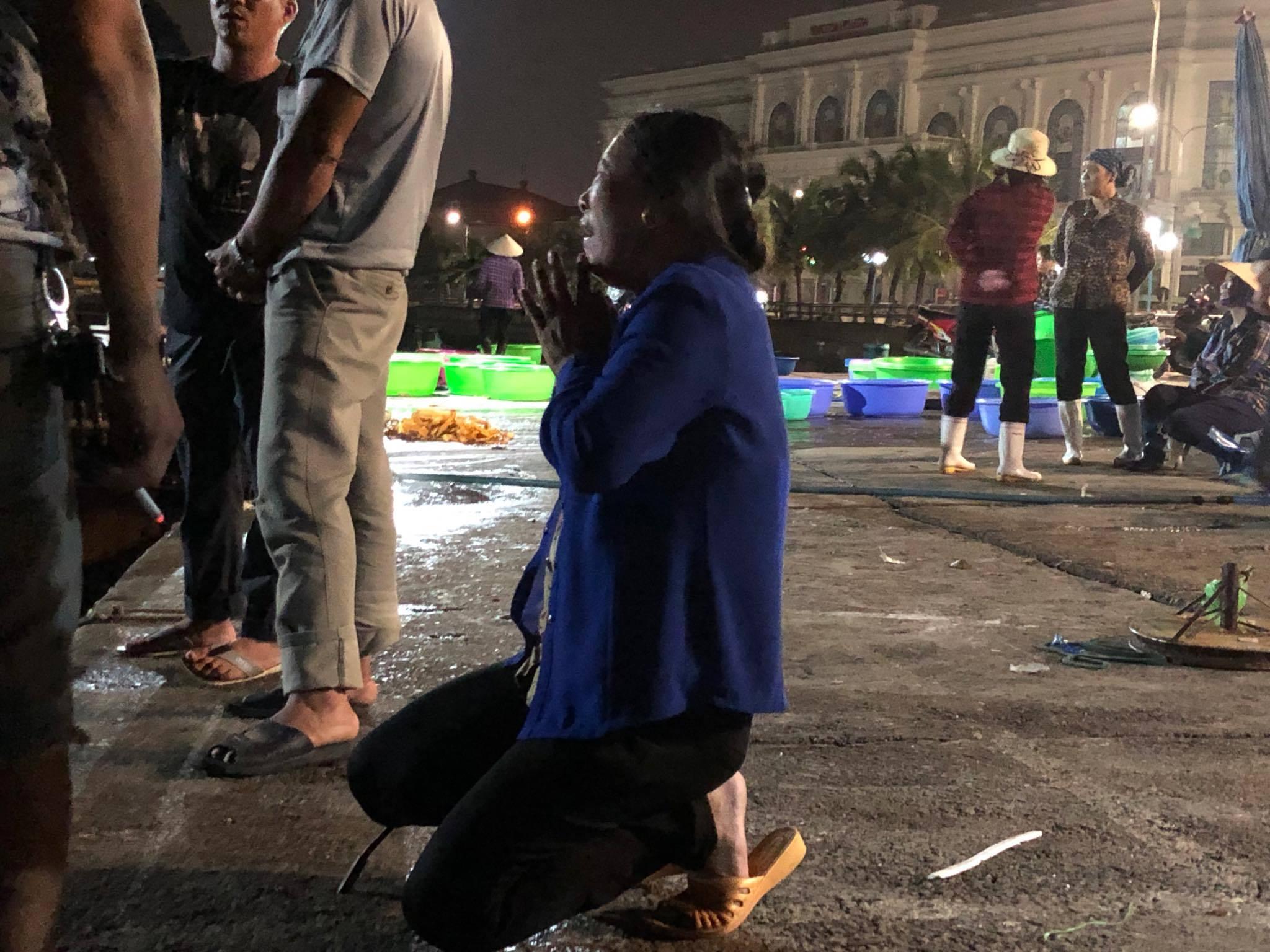 Tìm thấy thi thể bé trai 4 tuổi rơi xuống biển Hạ Long, bà và mẹ quỵ ngã-5