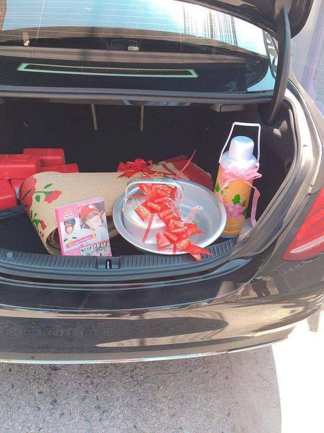 Đám cưới hot nhất mạng xã hội: Cô dâu được mừng cưới chục bao gạo siêu to khổng lồ khiến quan khách cười bò-6