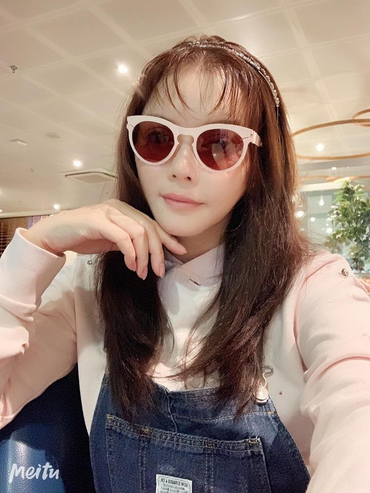 Định hack tuổi với mái mưa lưa thưa, Lý Nhã Kỳ không ngờ phá sản vì nhan sắc kém sang hơn hẳn-2