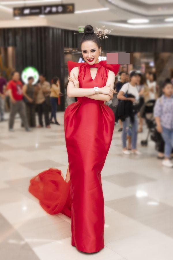 Ở ẩn hồi lâu, Angela Phương Trinh lại bùng nổ với tạo hình độc lạ khó ai sánh kịp-2