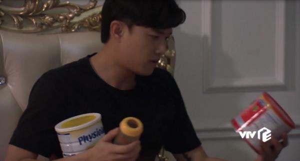 Các mẹ bỉm sữa trổ tài nhặt sạn Về nhà đi con: Cu Bon mới sinh nhưng đã được cho uống sữa dành cho bé trên 1 tuổi-3